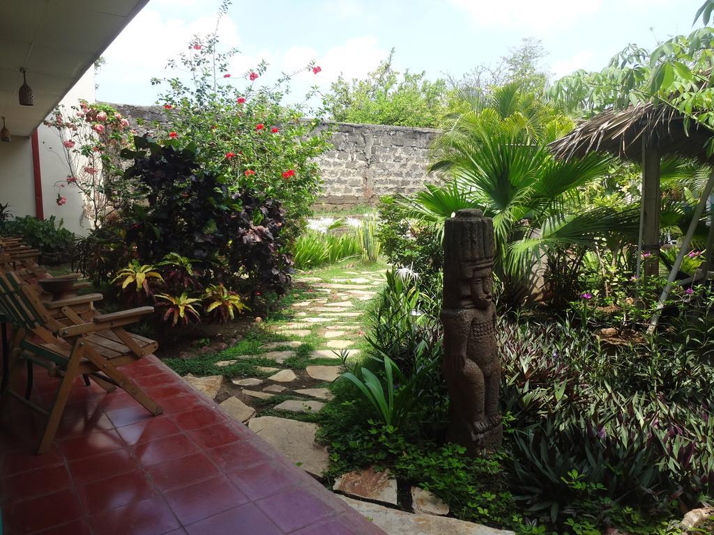 ホテルHarvest House Nicaragua León エクステリア 写真