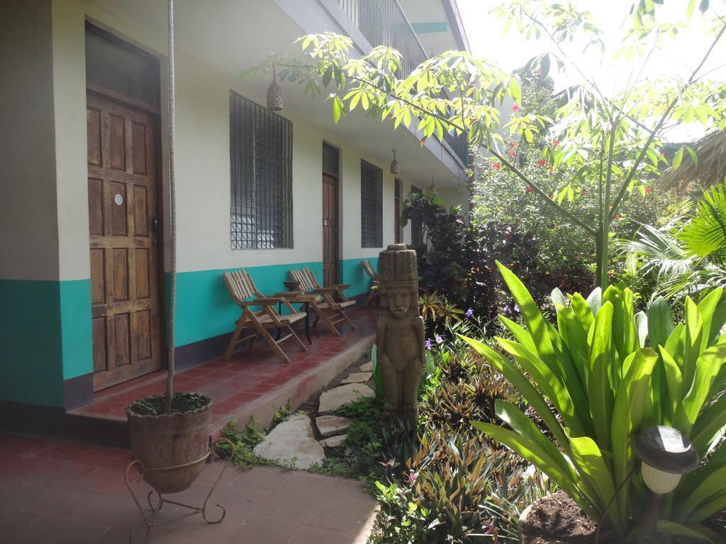 ホテルHarvest House Nicaragua León エクステリア 写真