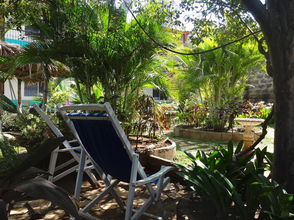 ホテルHarvest House Nicaragua León エクステリア 写真