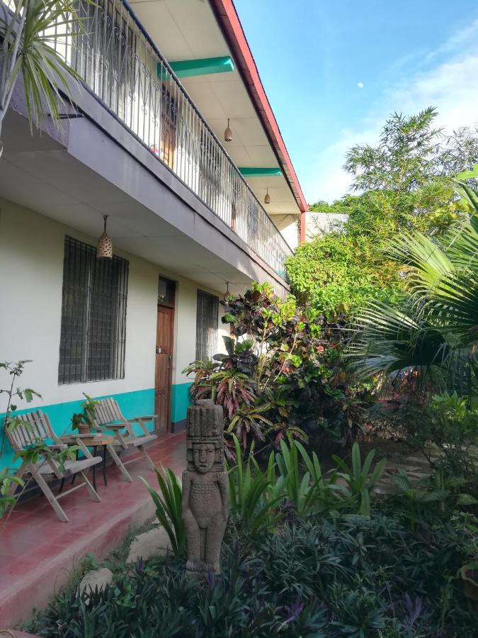 ホテルHarvest House Nicaragua León エクステリア 写真